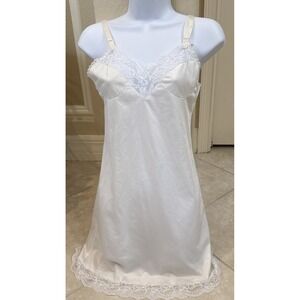 VTG JC Penney Sz 32 White Lace Trim Satin Nightgown Slip Dress Short 100% Antron
